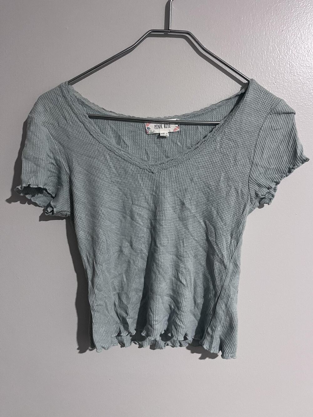 Pink Rose T-Shirt Womens M Green Cropped Scoop Neck Crochet Ruffle Slim
